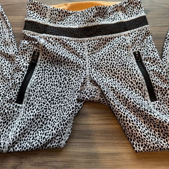 Lululemon inspire leggings miss mosaic white / black size 2 - Picture 7 of 9